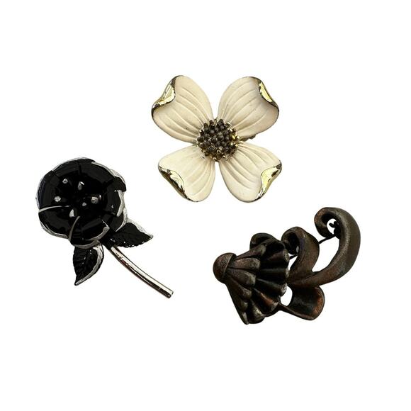 Vintage Lot of Three Floral Flower Brooches Gerrys - Picture 1 of 8